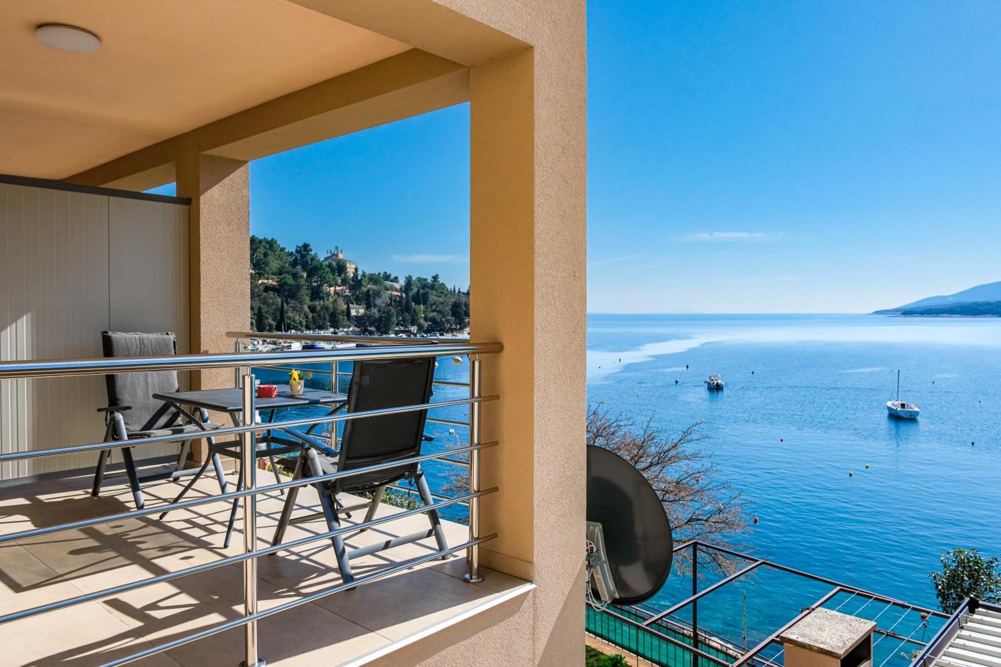 Studio Apartment Above Promenade W Terrace & Parking Rabac Dış mekan fotoğraf