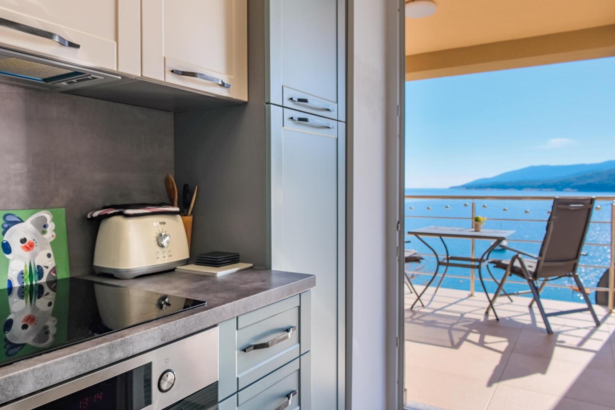 Studio Apartment Above Promenade W Terrace & Parking Rabac Dış mekan fotoğraf